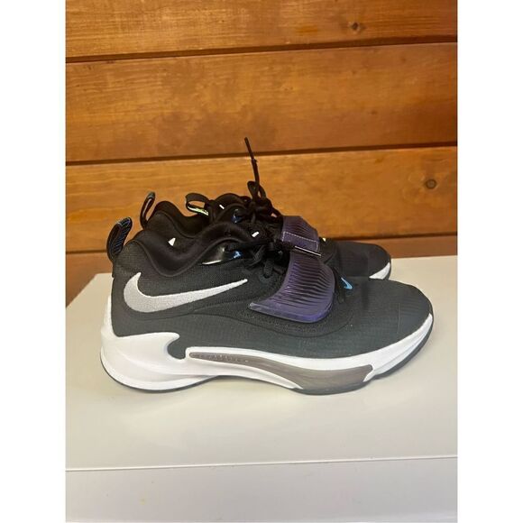 Nike Kid's Freak 3 (GS) Basketball Shoe Sz 5.5 Y  DB4158-001 - Picture 2 of 9